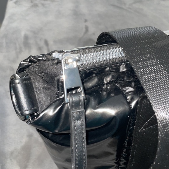 🖤Isaac Mizrahi Purse🖤 - Picture 4 of 10